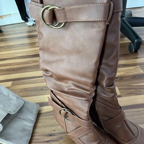 Brown heeled boots with buckles size 8.5 - Picture 2 of 4